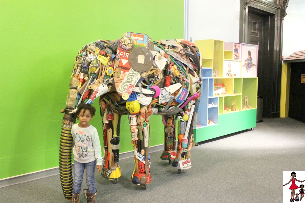 recycled-materials-elephant