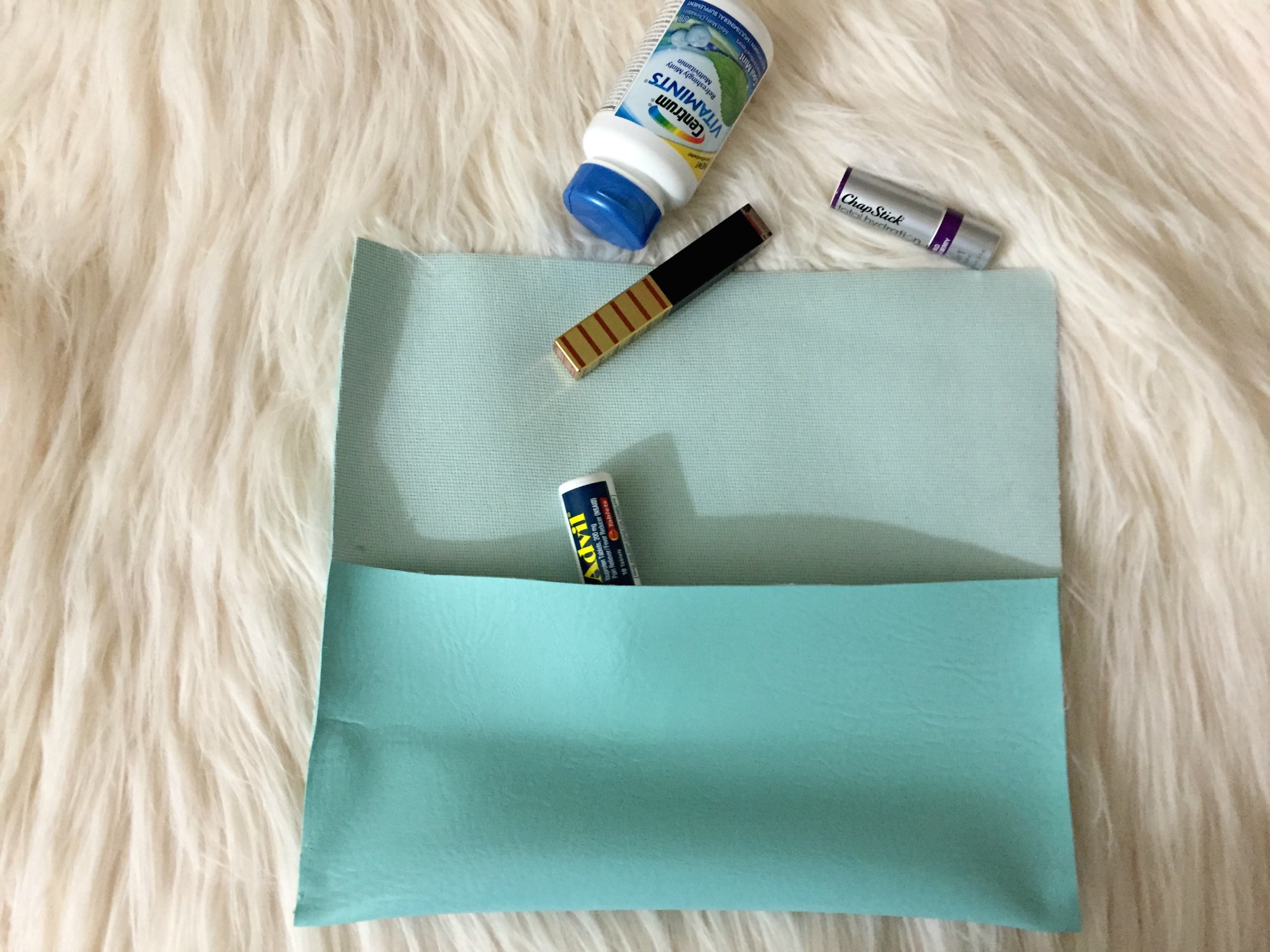 Cool DIY No Sew Clutch Of Leather | Styleoholic | Diy wallet, Diy clutch, Diy  purse