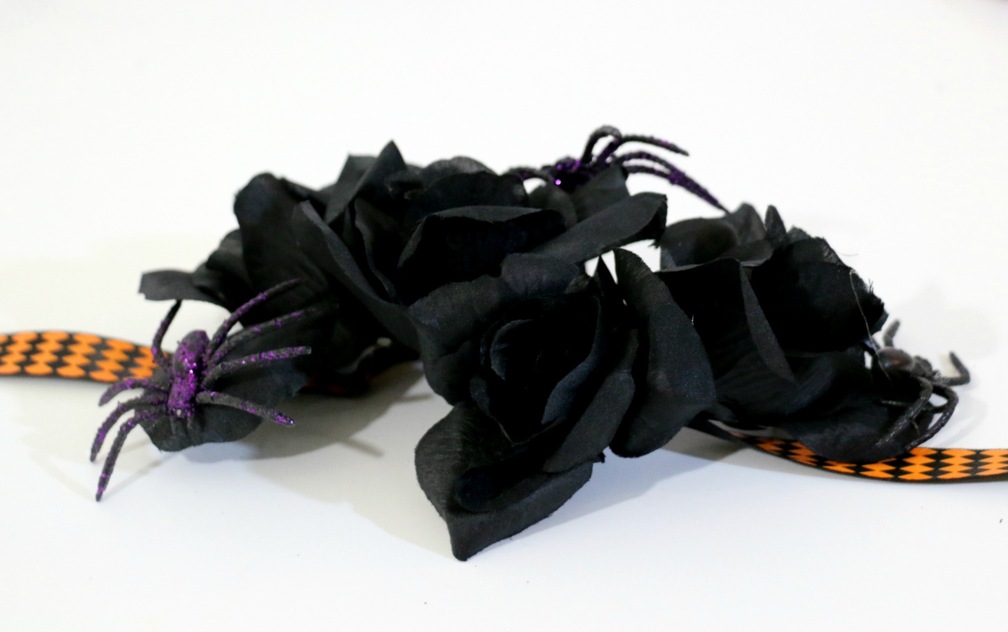 easy-halloween-diy-idea-spider-black-rose-crown