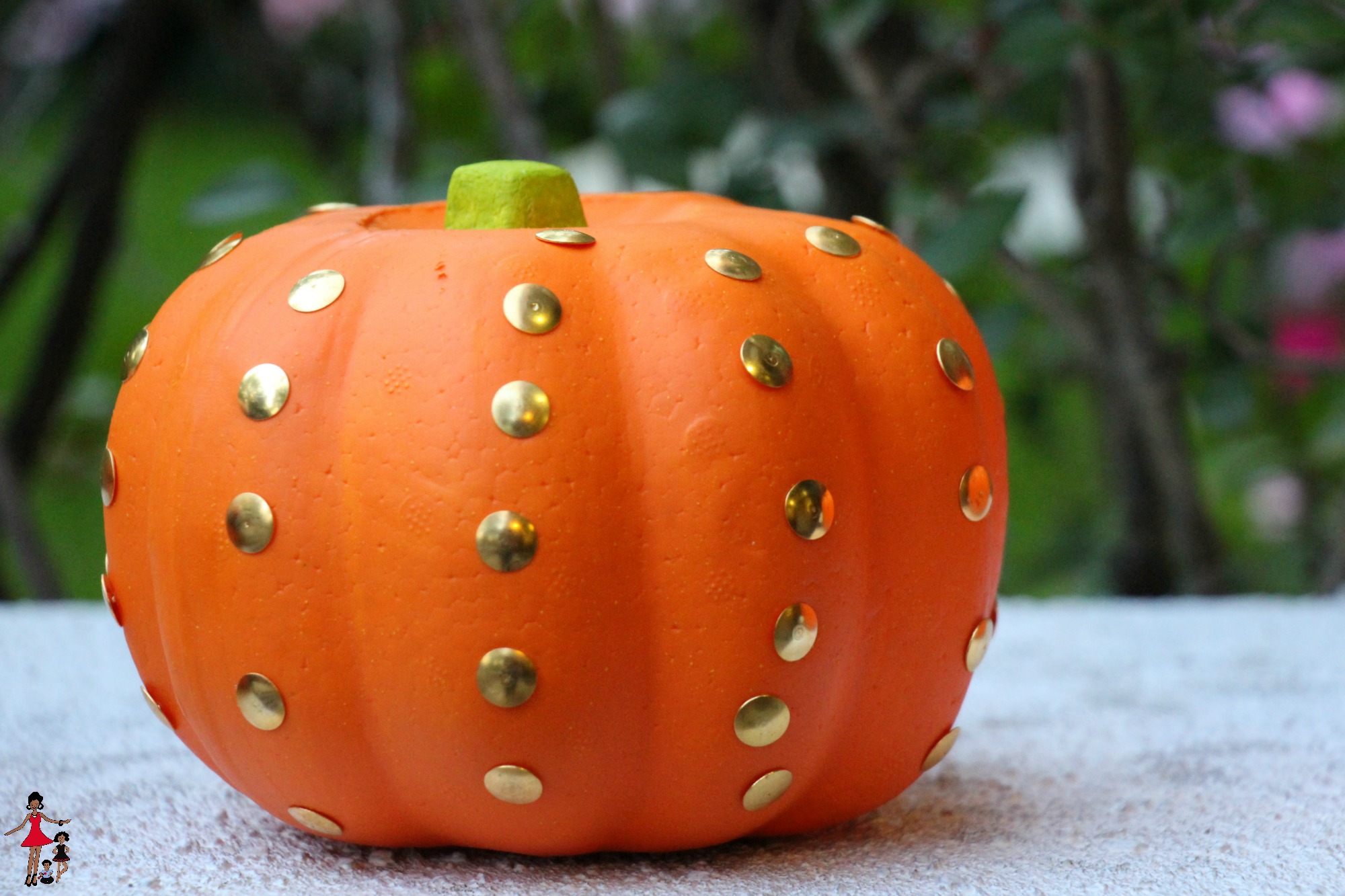 halloween-diy-ideas-studded-pumpkin